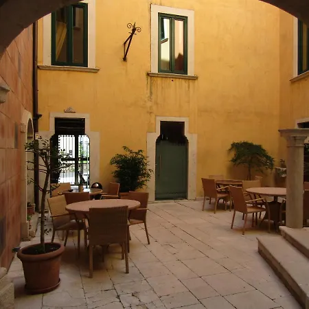 Antichi Feudi Dimora D'epoca 4*